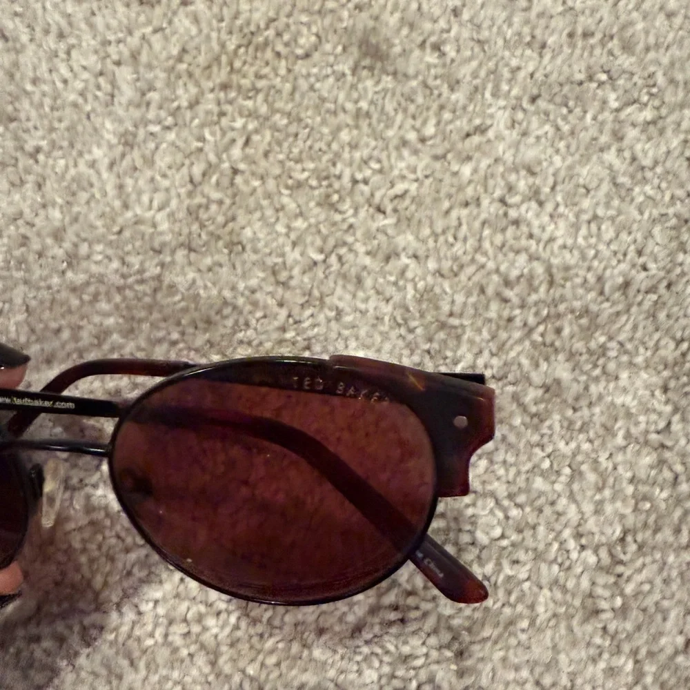 Ted Baker B646 Round Sunglasses‎ in Brown